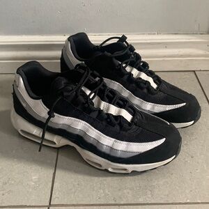 Nike Air Max 95 Essential Mens 10.5 2019 749766-038